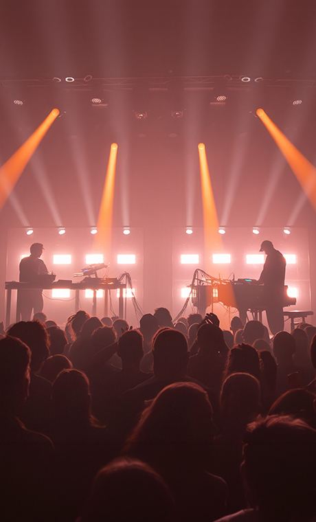 Magical light, hypnotic sounds: Grandbrothers at Tivoli!