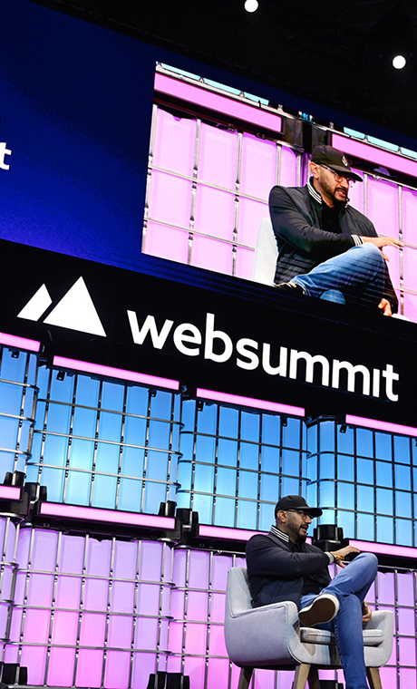 500+ LED bars dominate the stages of Web Summit 2025!