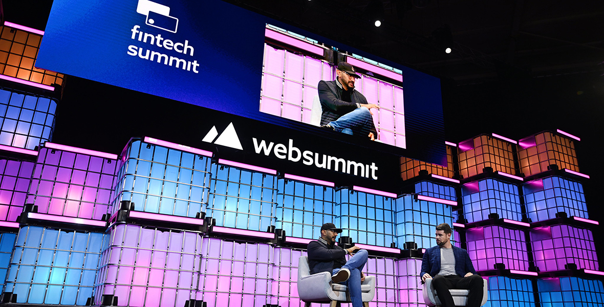 500+ LED bars dominate the stages of Web Summit 2025!
